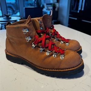 Danner Mountain Light 12 EE, like new, slight patina.